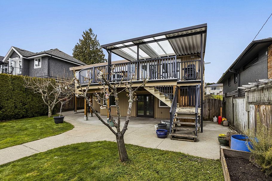 831 Whitchurch Street North Vancouver, BC - 35