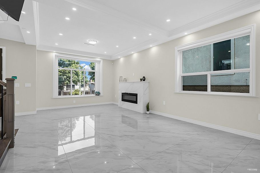 2936 E 2nd Avenue Vancouver, BC - 4