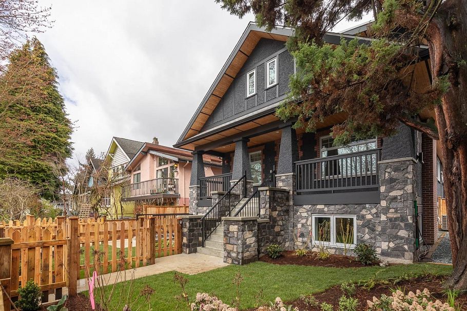 855 E 19th Avenue Vancouver, BC - 19