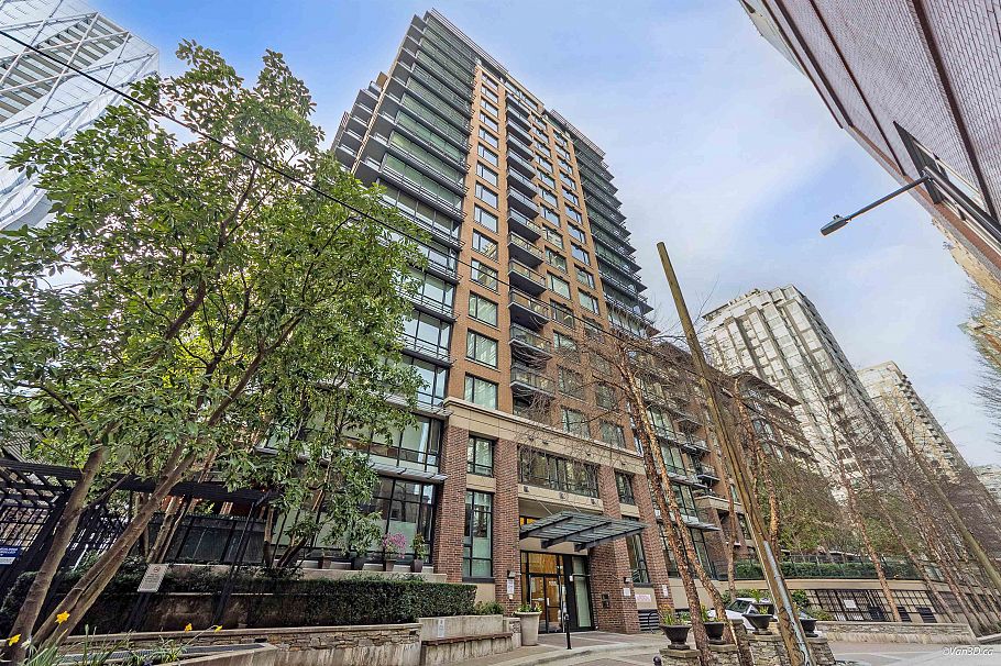 213 1088 Richards Street Vancouver, BC - 1