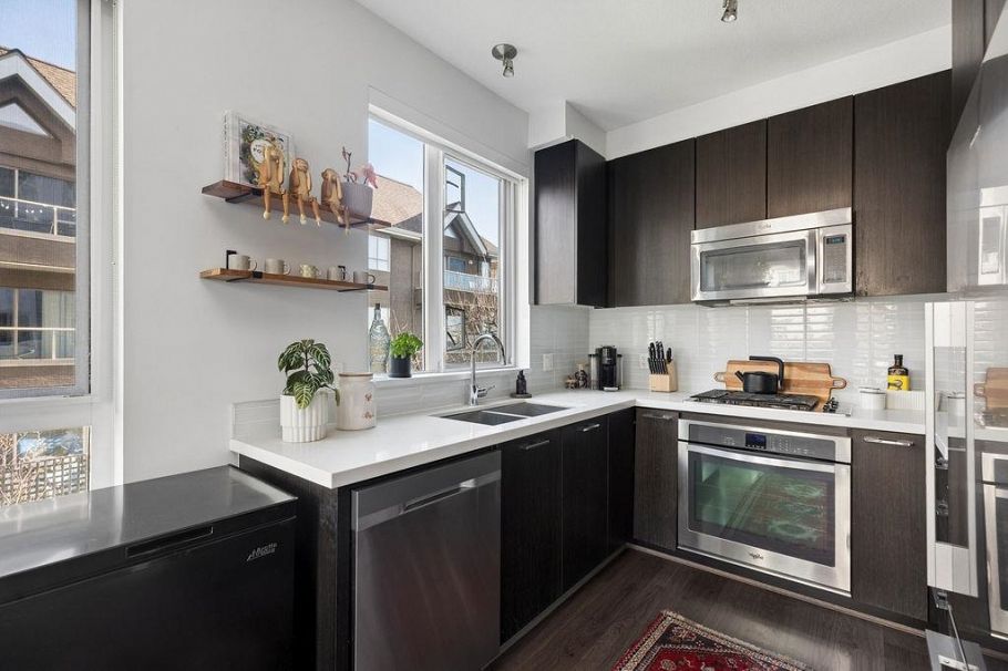 207 217 W 8th Street North Vancouver, BC - 8