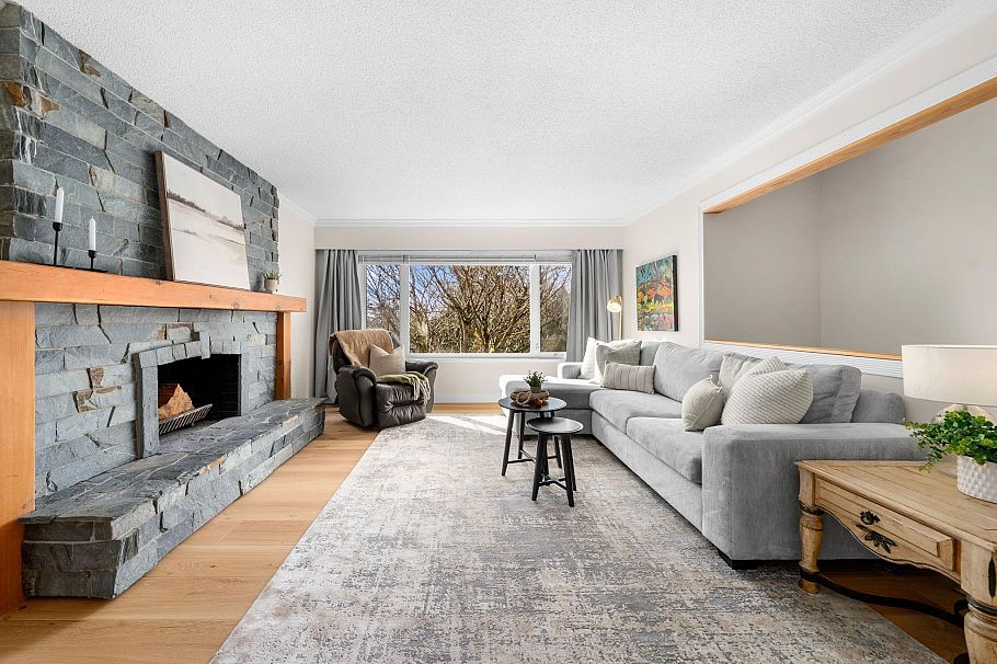 3300 Mahon Avenue North Vancouver, BC - 3