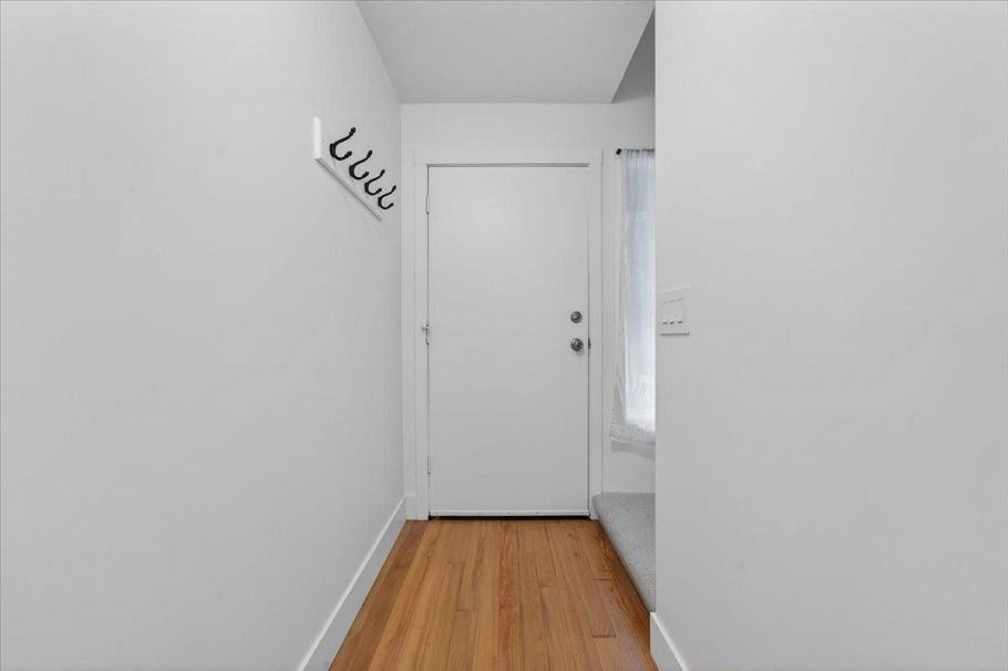 38 W 14th Avenue Vancouver, BC - 32