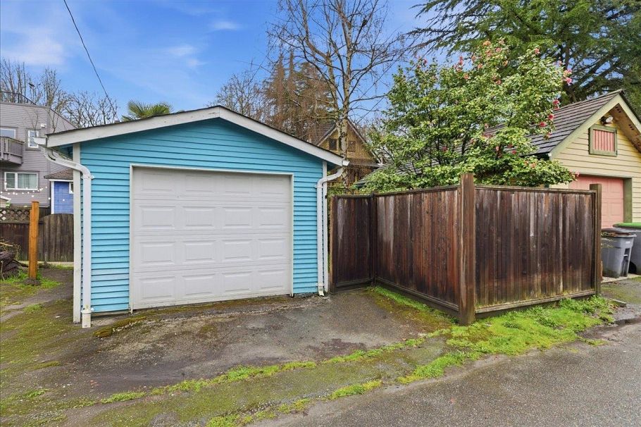 2232 W 14th Avenue Vancouver, BC - 31