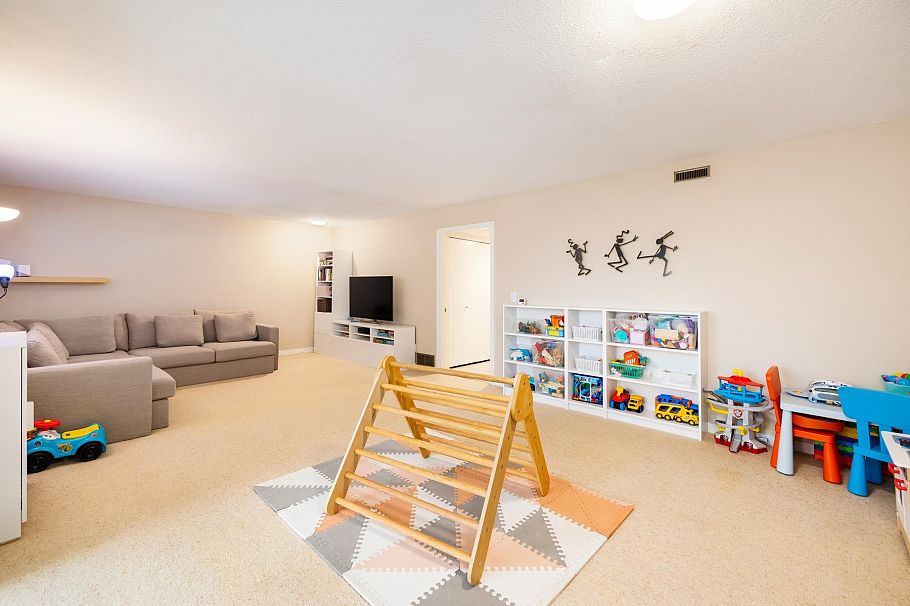 3985 Frames Place North Vancouver, BC - 30