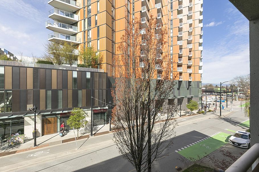 C6 238 E 10th Avenue Vancouver, BC - 17