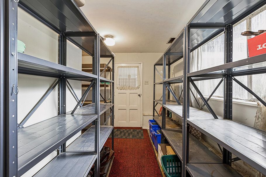 702 Winona Avenue North Vancouver, BC - 35