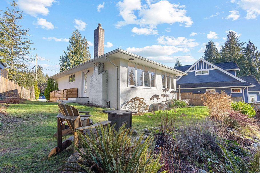 1275 Brantwood Road North Vancouver, BC - 21