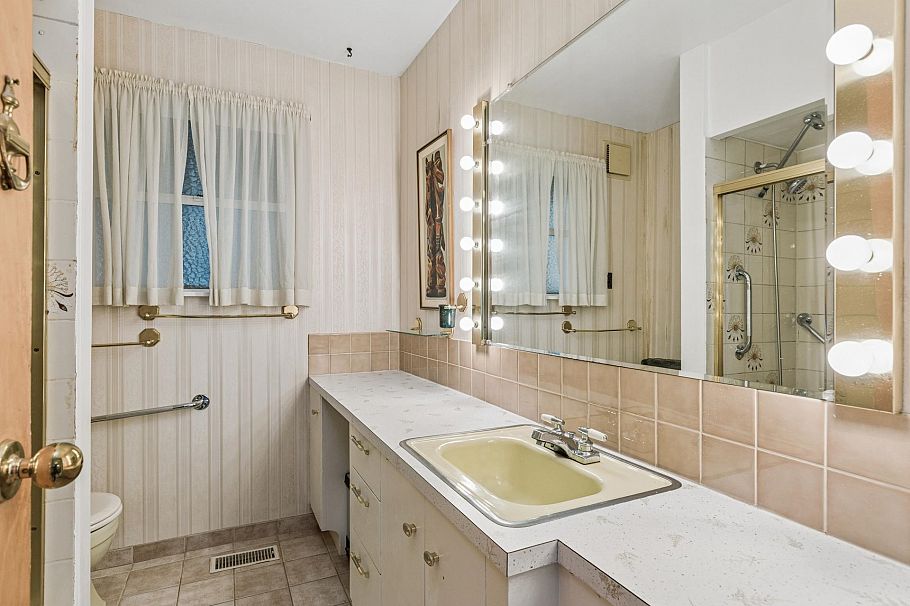 702 Winona Avenue North Vancouver, BC - 26