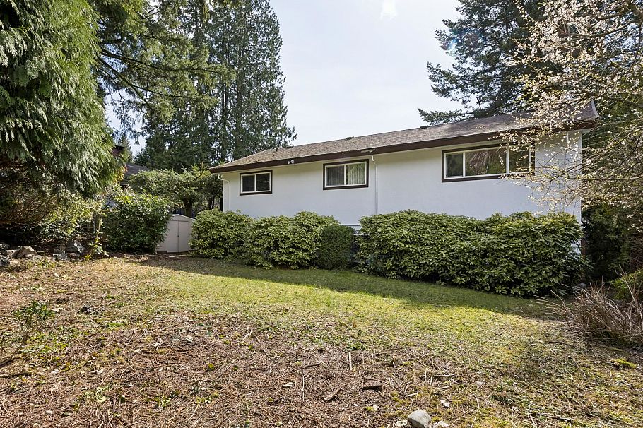 702 Winona Avenue North Vancouver, BC - 38