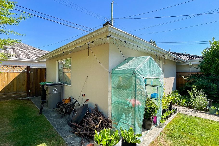 219 W 42nd Avenue Vancouver, BC - 17