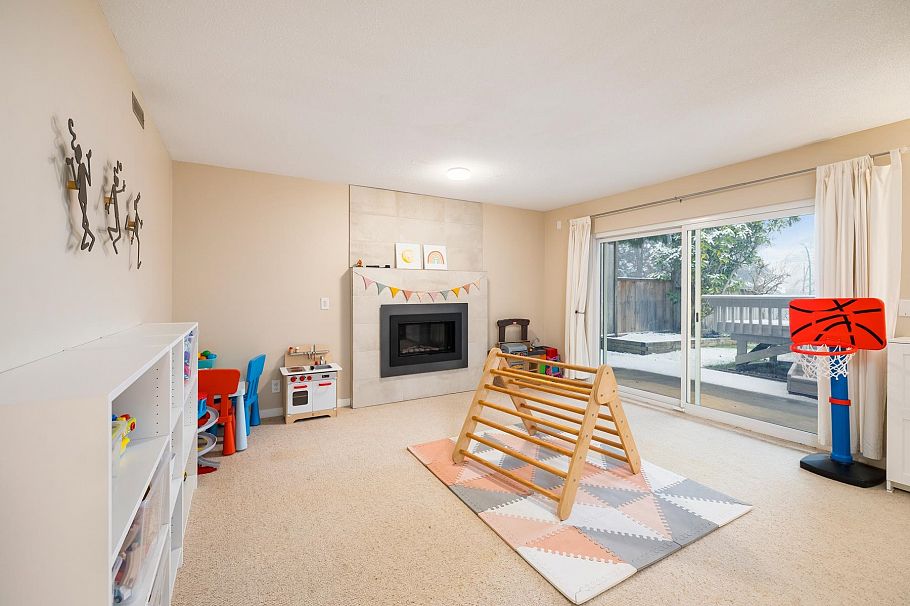 3985 Frames Place North Vancouver, BC - 27