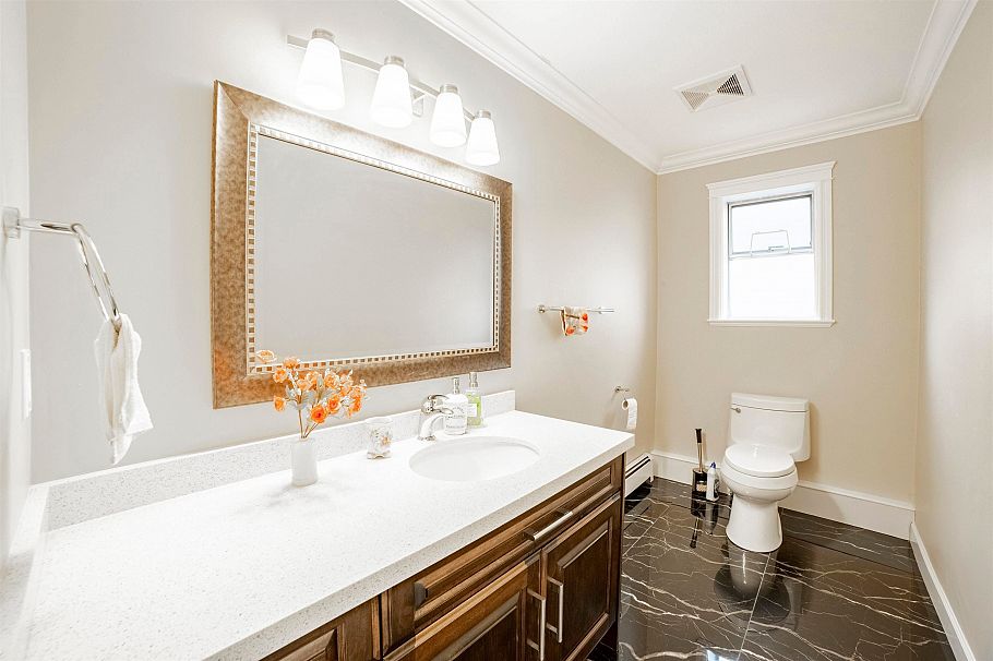 6970 Willingdon Avenue Burnaby, BC - 30