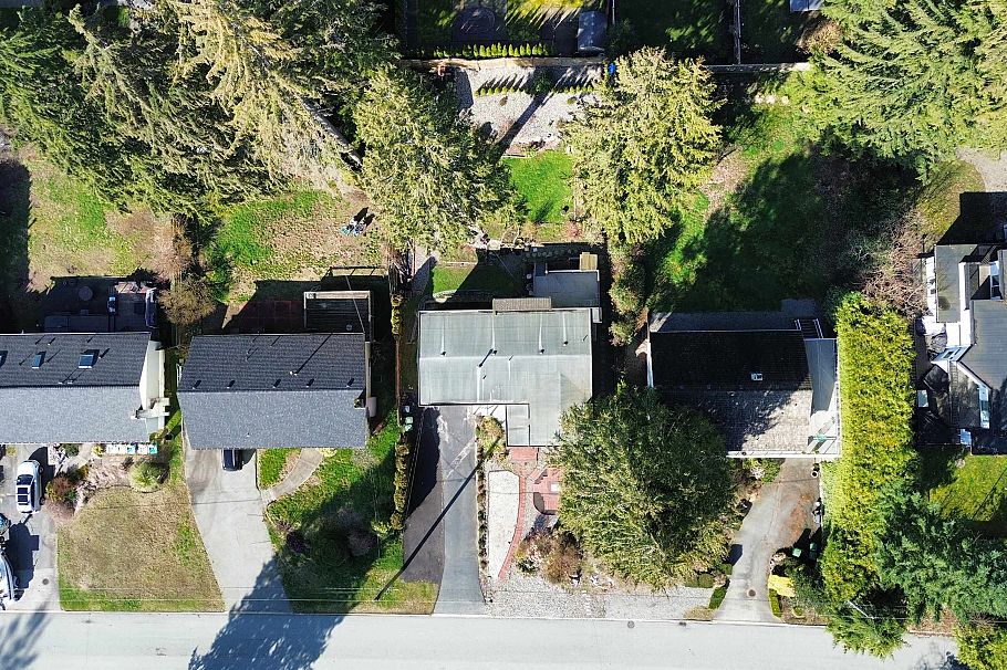 922 Canyon Boulevard North Vancouver, BC - 23