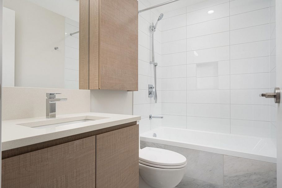 3201 4168 Lougheed Highway Burnaby, BC - 12