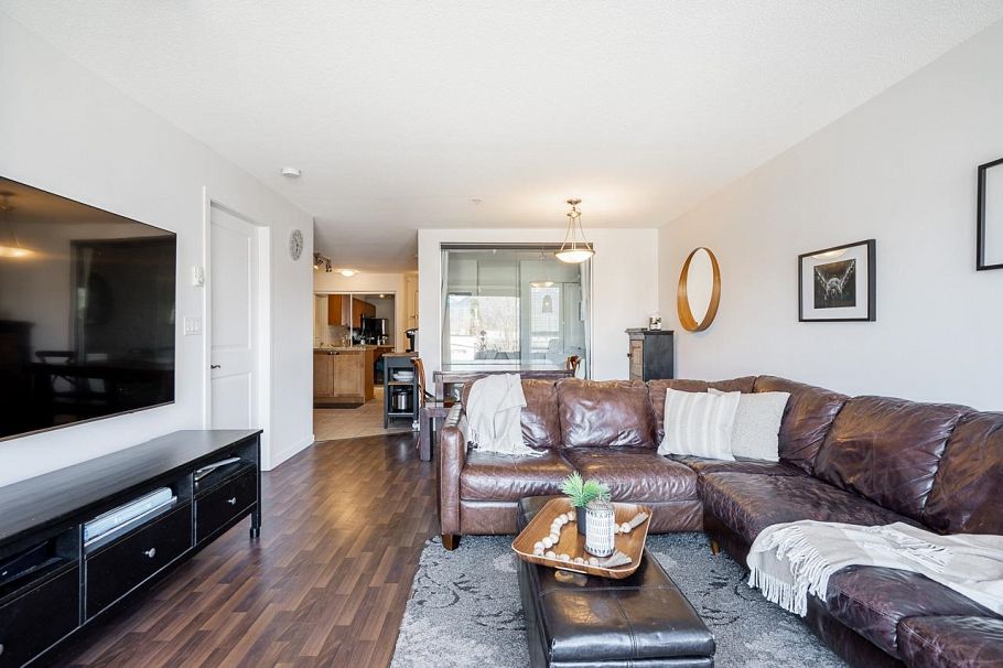 310 2636 E Hastings Street Vancouver, BC - 5