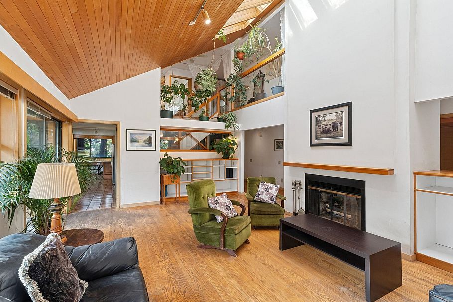 4436 W 11th Avenue Vancouver, BC - 4