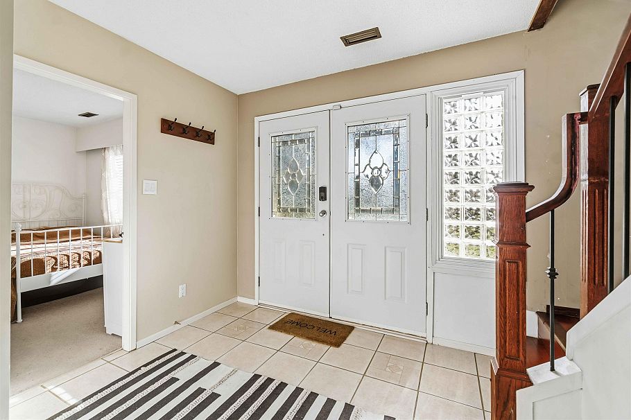 552 W 29th Street North Vancouver, BC - 2