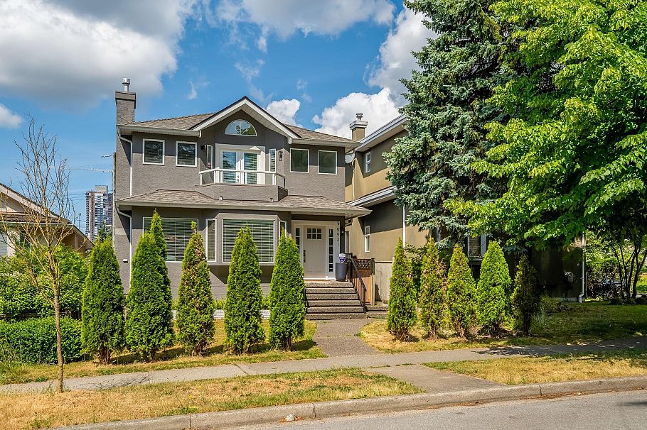 5921 Ontario Street Vancouver, BC - 2