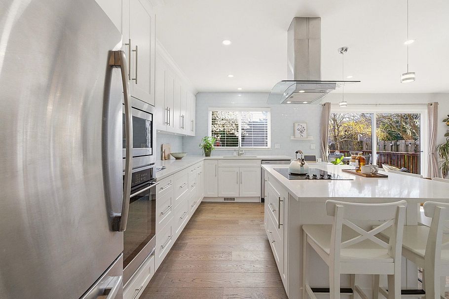 931 Old Lillooet Road North Vancouver, BC - 7