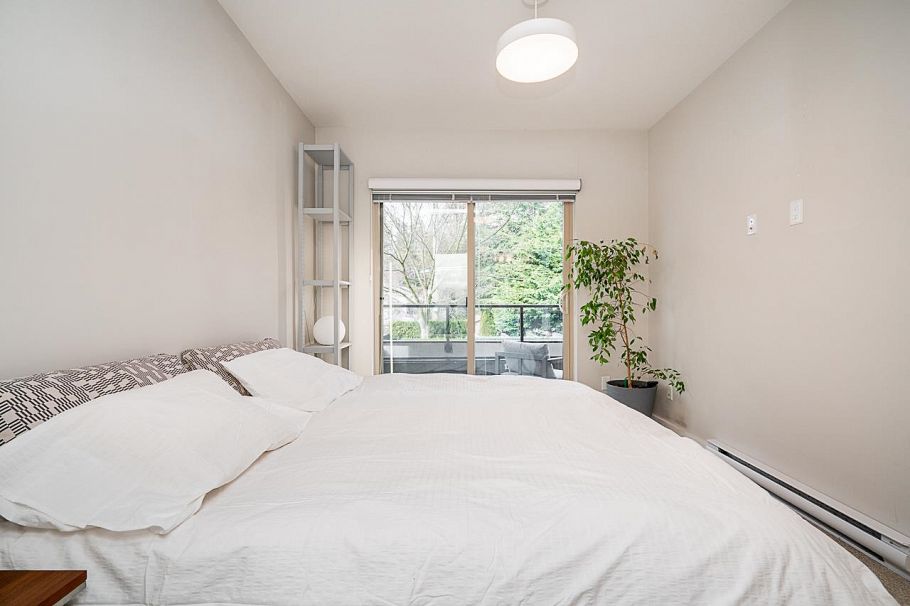 208 1330 Marine Drive North Vancouver, BC - 16