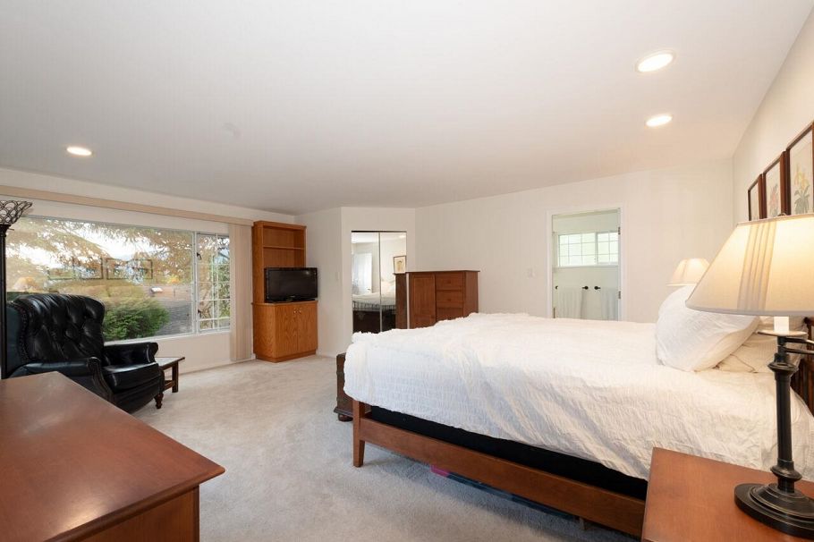 530 E Queens Road North Vancouver, BC - 17