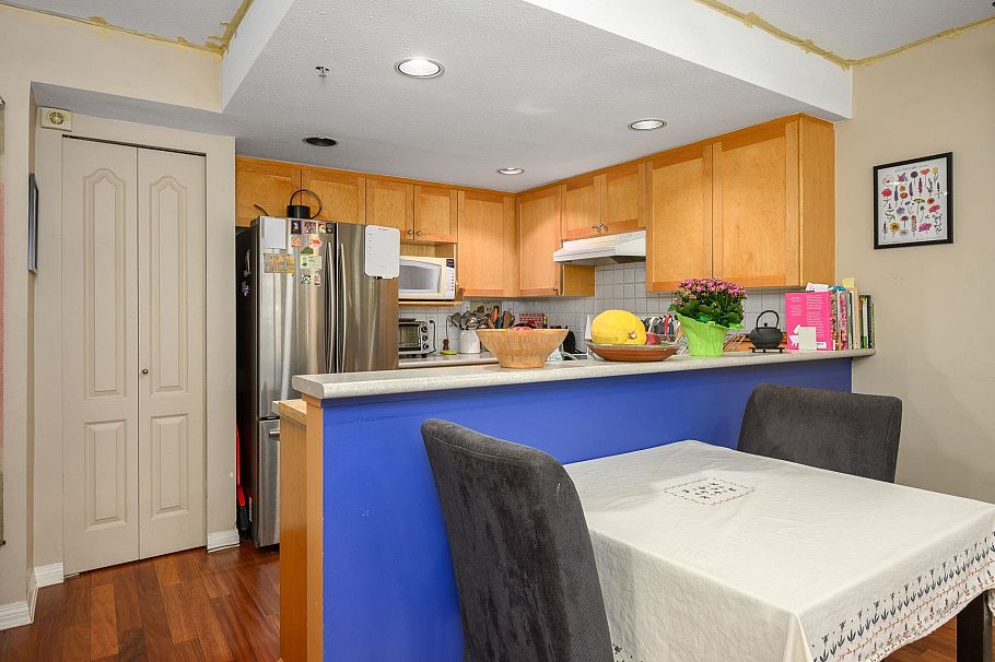 3018 W 4th Avenue Vancouver, BC - 9