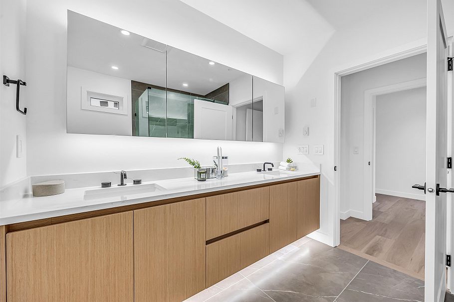 1016 W 52nd Avenue Vancouver, BC - 18