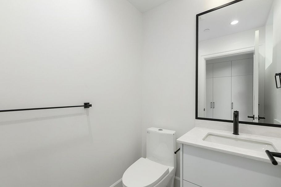 851 E 19th Avenue Vancouver, BC - 9