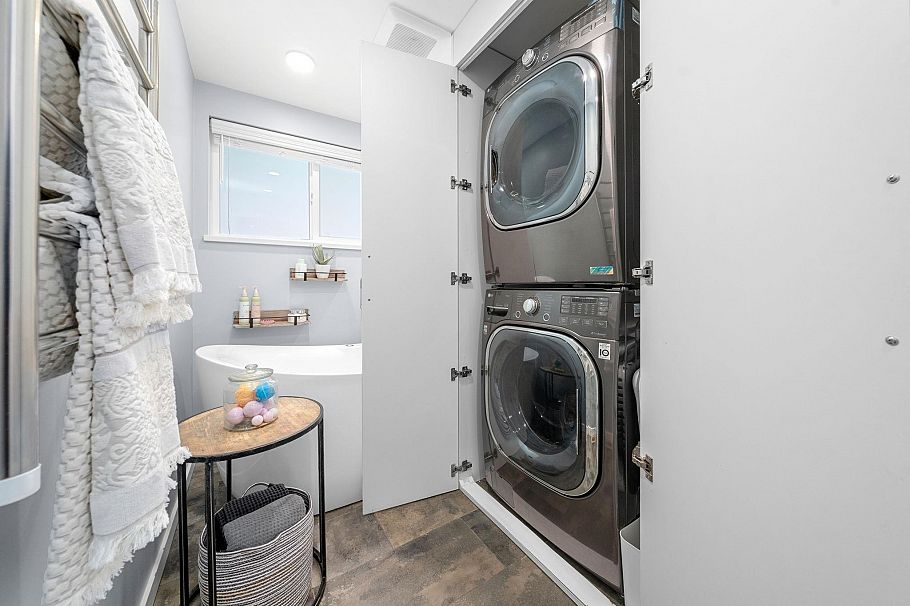 2540 Boswell Avenue North Vancouver, BC - 24