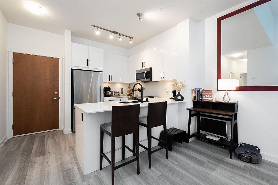 515 119 W 22nd Street North Vancouver, BC - 11