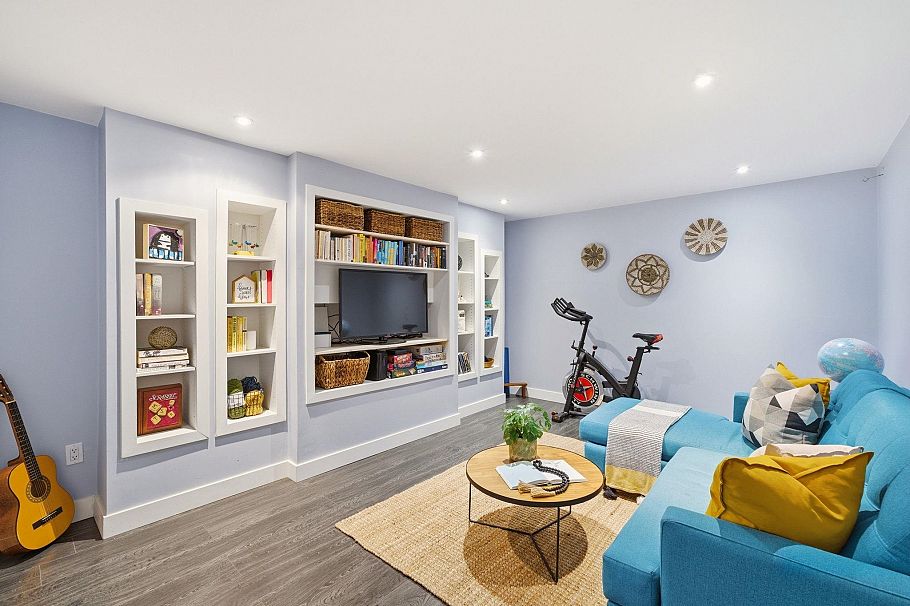 931 Old Lillooet Road North Vancouver, BC - 30