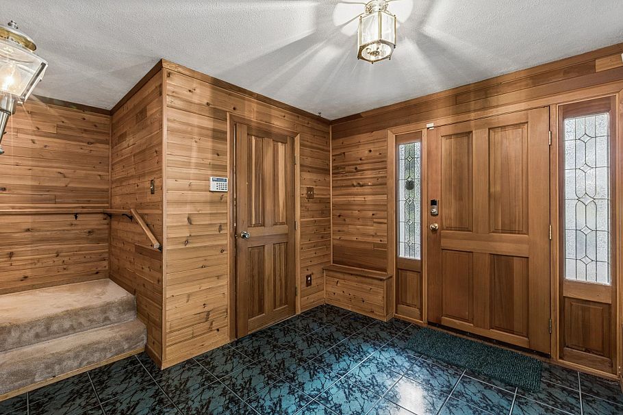 702 Winona Avenue North Vancouver, BC - 29