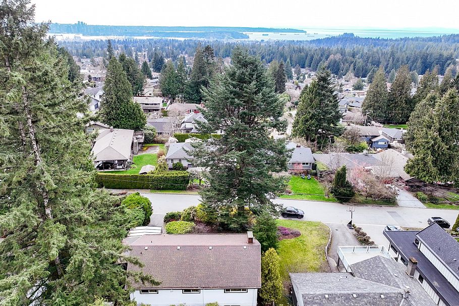 702 Winona Avenue North Vancouver, BC - 39