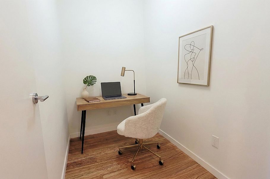 1202 1205 Howe Street Vancouver, BC - 10