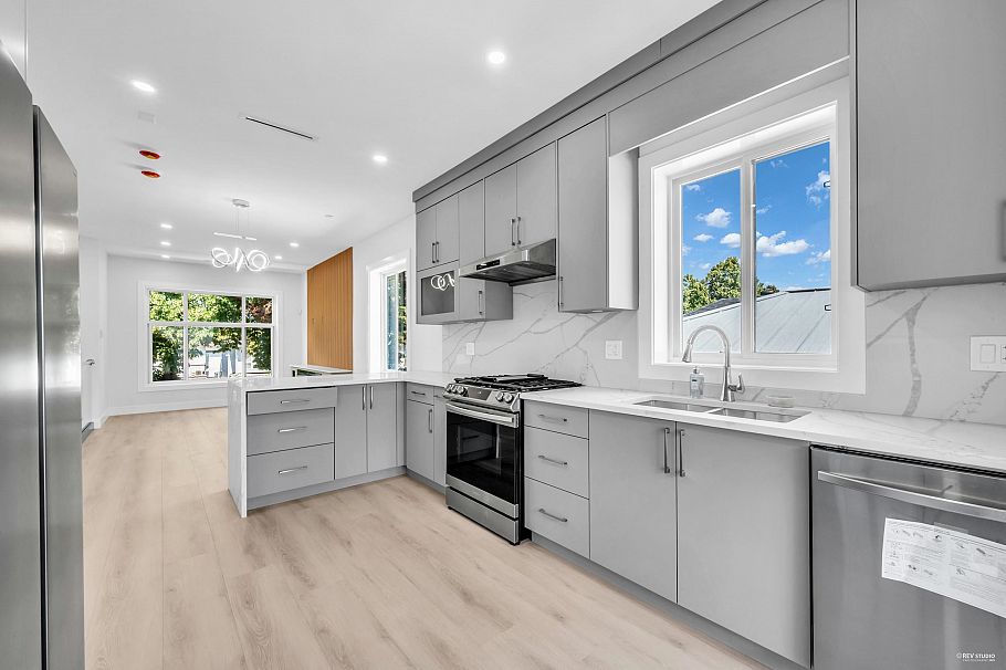 1846 E 37th Avenue Vancouver, BC - 9