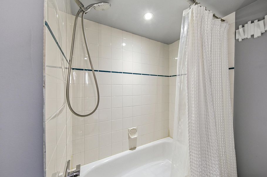 C6 238 E 10th Avenue Vancouver, BC - 30