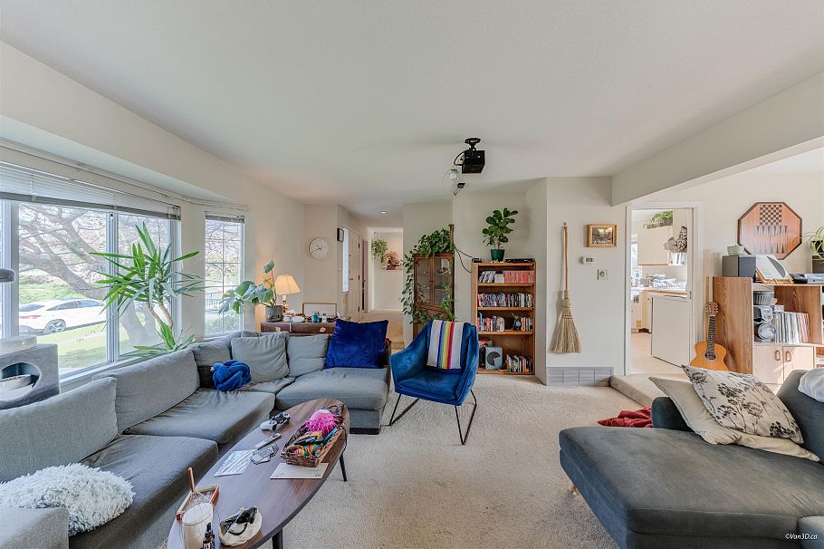 5592 Elizabeth Street Vancouver, BC - 2