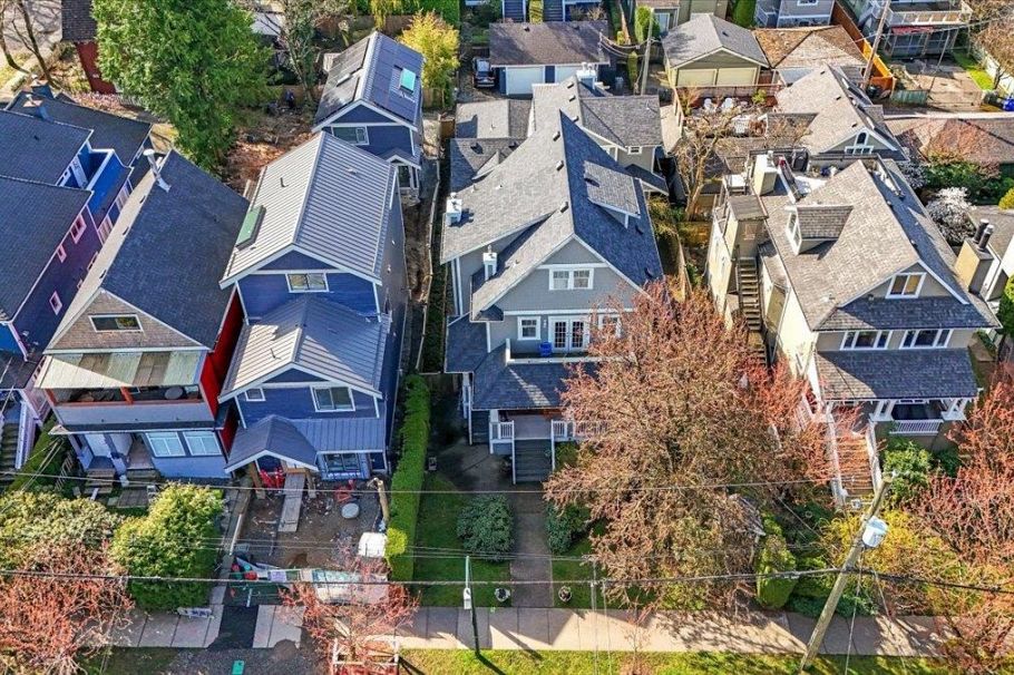 38 W 14th Avenue Vancouver, BC - 29