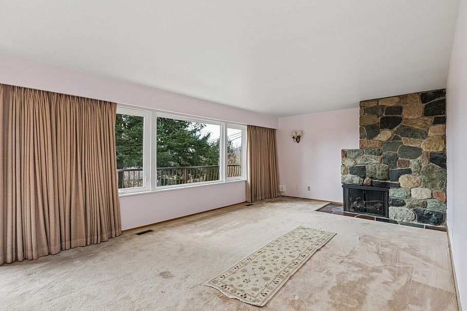 702 Winona Avenue North Vancouver, BC - 3