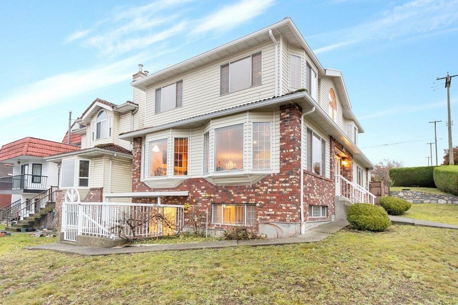 3288 E 5th Avenue Vancouver, BC - 1