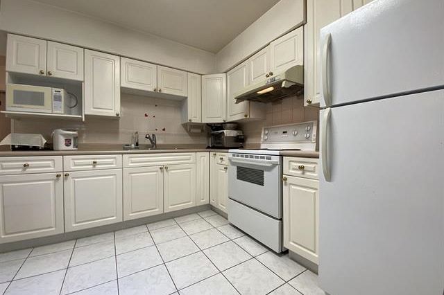 6828 Inverness Street Vancouver, BC - 8