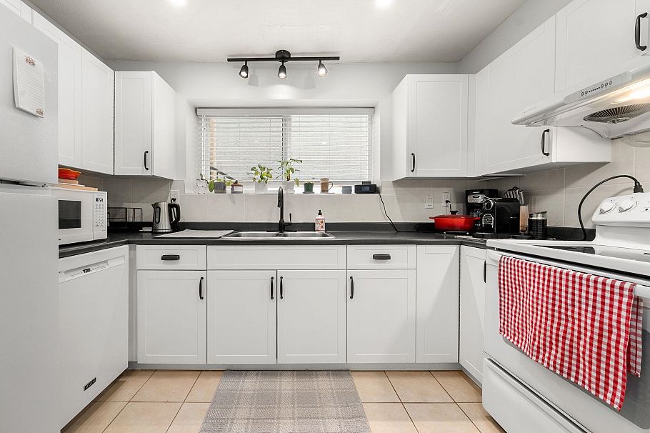 3300 Mahon Avenue North Vancouver, BC - 30