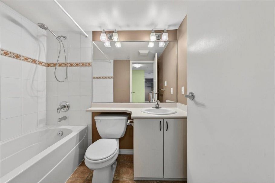 909 2733 Chandlery Place Vancouver, BC - 23