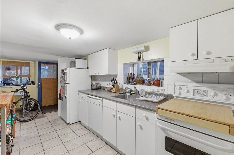 2232 W 14th Avenue Vancouver, BC - 25