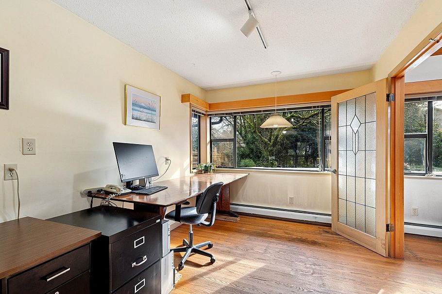 4436 W 11th Avenue Vancouver, BC - 9