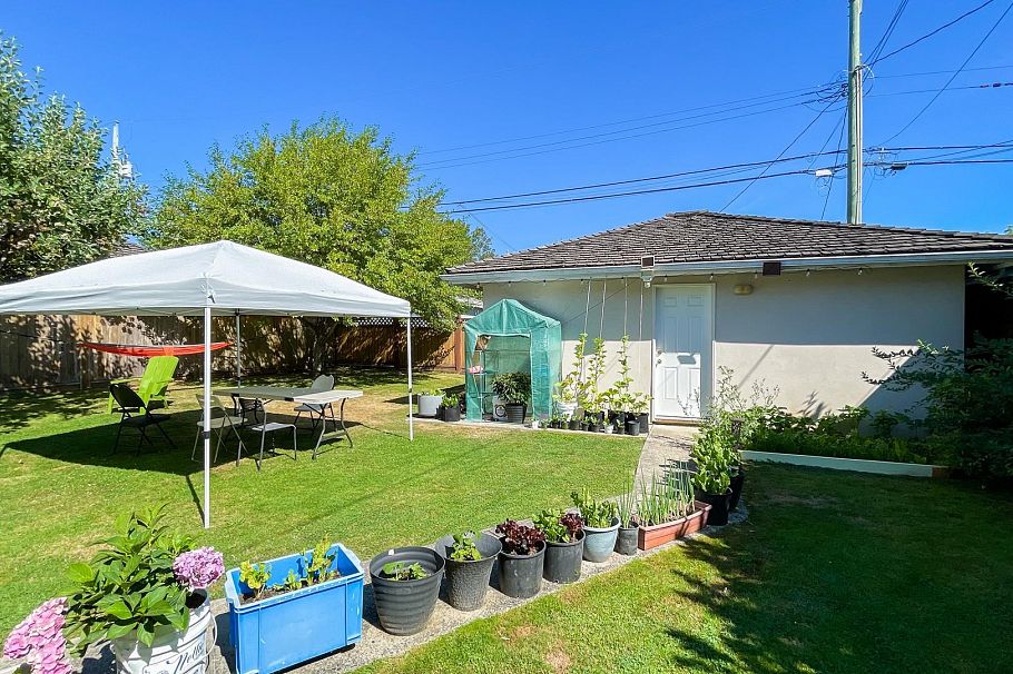 219 W 42nd Avenue Vancouver, BC - 16