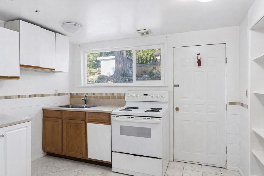 922 Canyon Boulevard North Vancouver, BC - 19