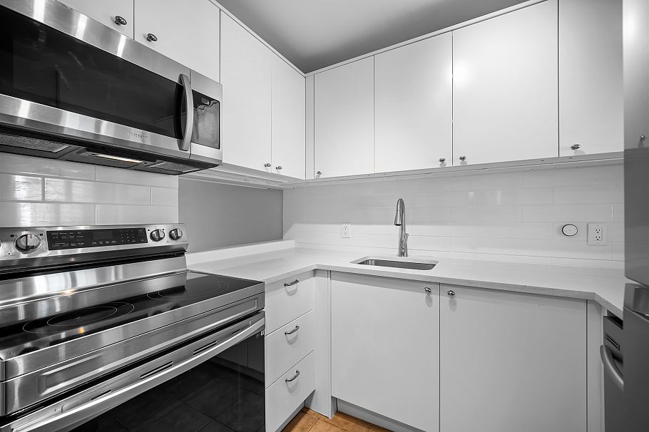 310 1080 Broughton Street Vancouver, BC - 1