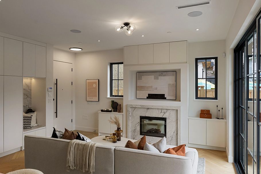 2 240 E 37th Avenue Vancouver, BC - 4